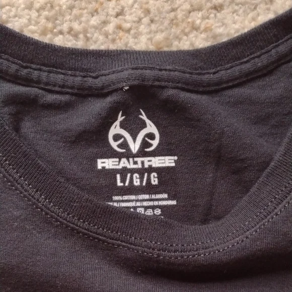 Realtree Black T-Shirt with Pink Logo - Picture 3 of 3